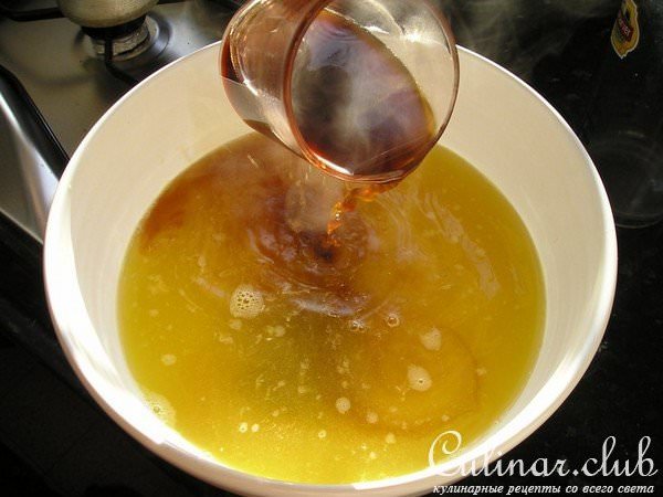 Ликер апельсиновый с кофе.