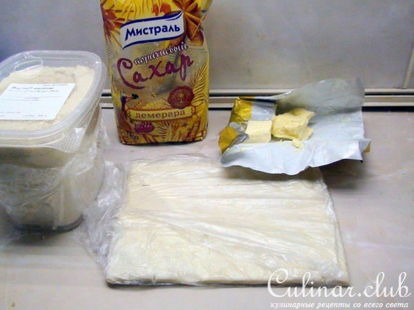 Вишнёвый коктейль и миндальные «Ушки».