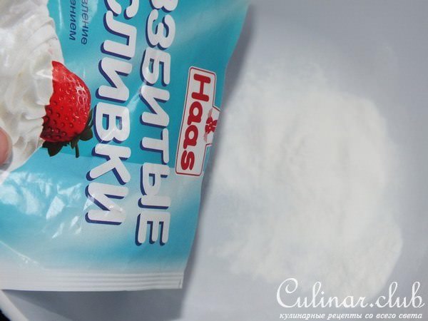 Кисель из овсяных хлопьев и вишни со взбитыми сливками