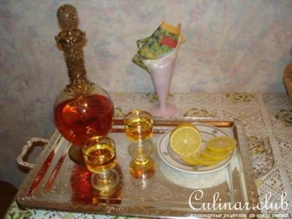 Розовый ликер