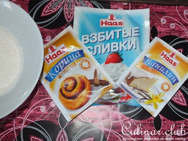 Кисель из овсяных хлопьев и вишни со взбитыми сливками