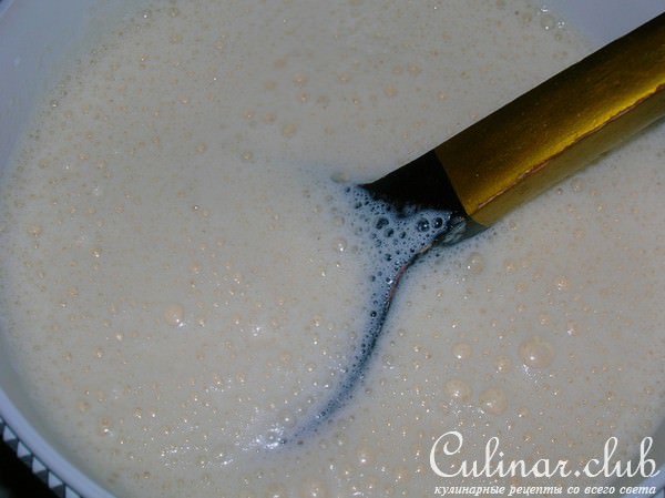 Блинчики в сырную клеточку, фаршированные курятиной