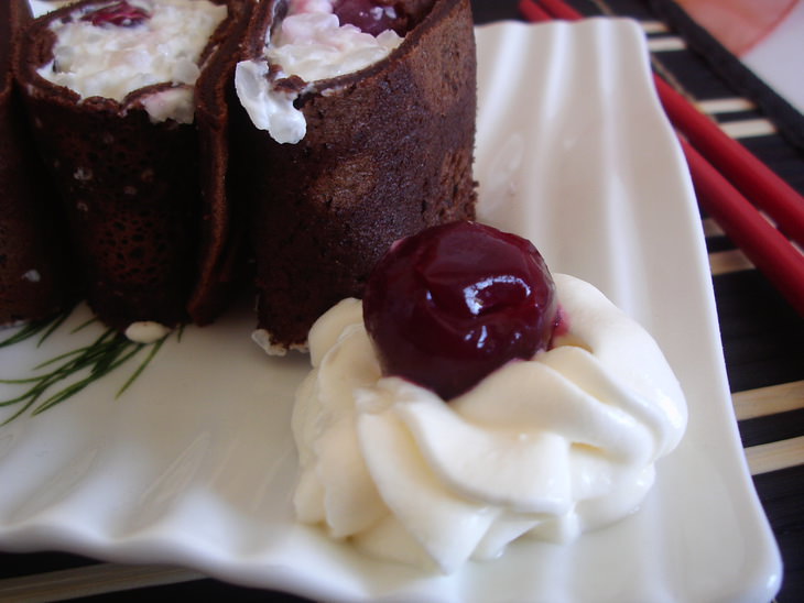 Роллы блинные «Цветок сакуры».
