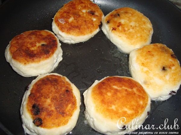 СЫРНИКИ С ИЗЮМОМ (без яиц)
