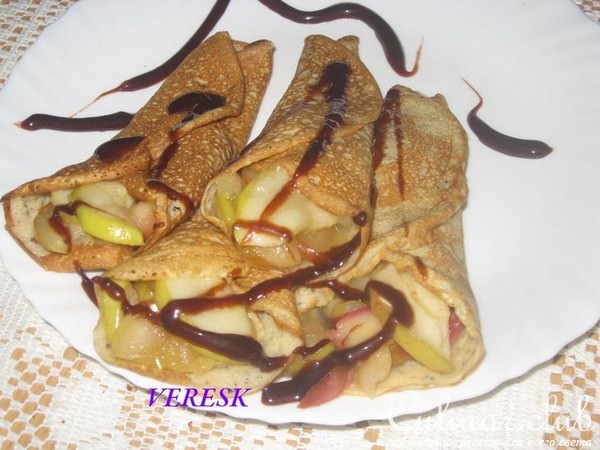 Блинчики фаршированные яблоками