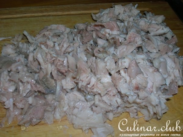 Блинчики в сырную клеточку, фаршированные курятиной