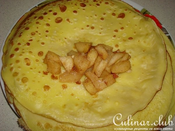 Блинчики с яблоками и миндалем
