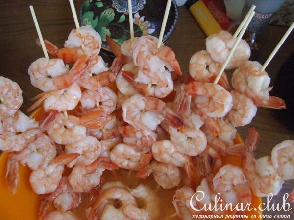 домашние шашлычки из свинины, курицы и креветок