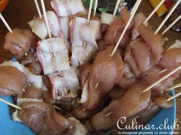 домашние шашлычки из свинины, курицы и креветок