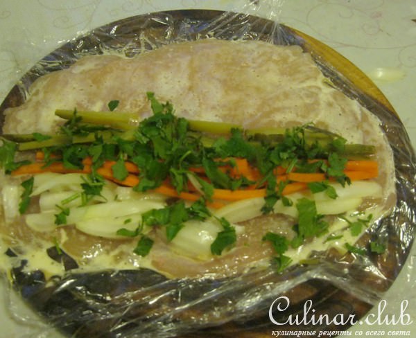 Куриный рулет с овощами