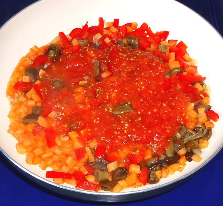 "Гнёздышки" из фасолевой лапши с овощами,грибами и сыром