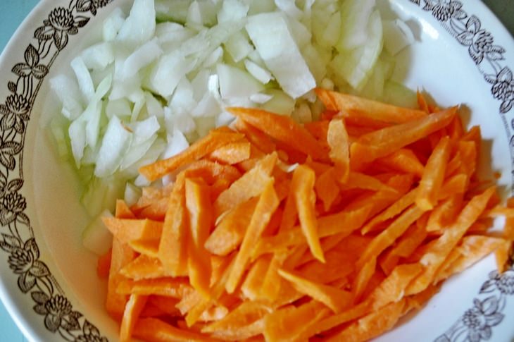 Каша из пшена с курицей и овощами.