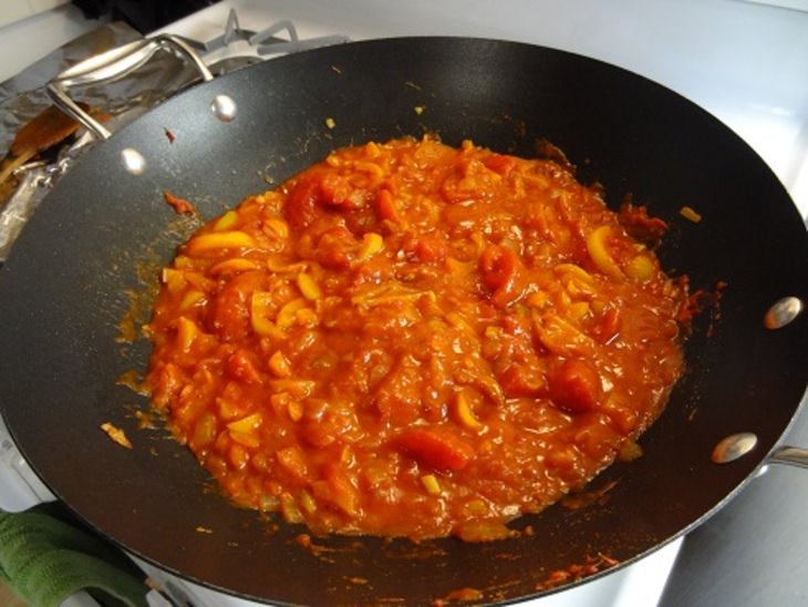 " Соус с Кальмарами и Рисом "