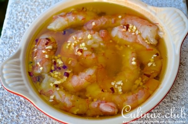 Креветки с чесноком в масле (Gambas al ajillo)