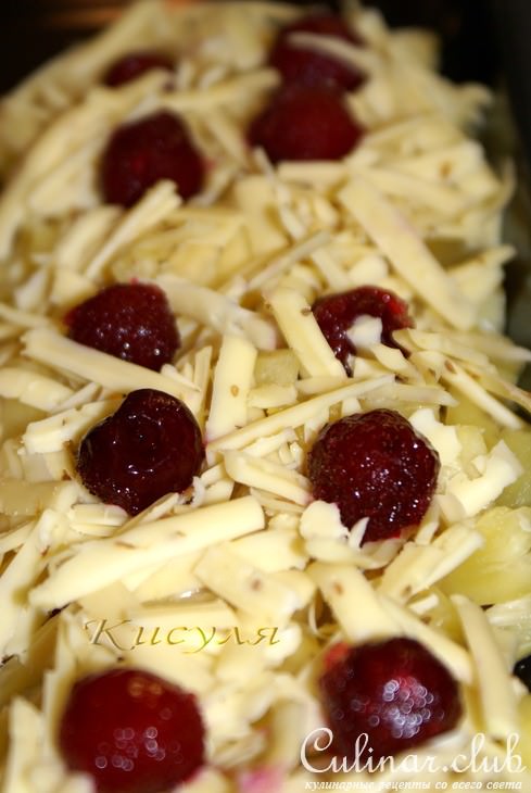 Свинина с ананасом и вишней