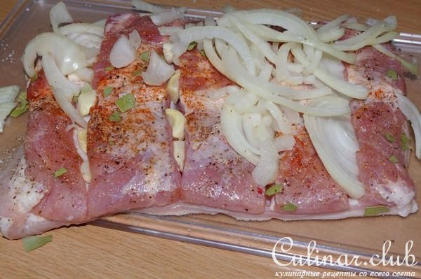 Грудинка Лукочесночная