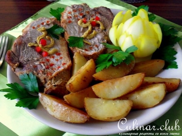 Запеченная свинина с ароматным картофелем