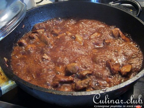Мясо, тушенное с кисло-сладким слививо-ореховым соусом