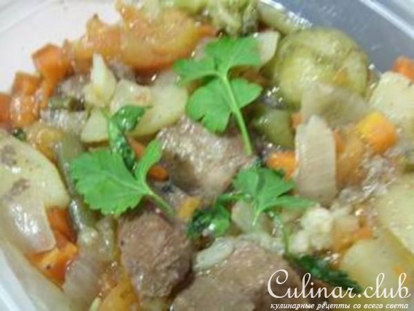 Мясо с овощами в горшочке