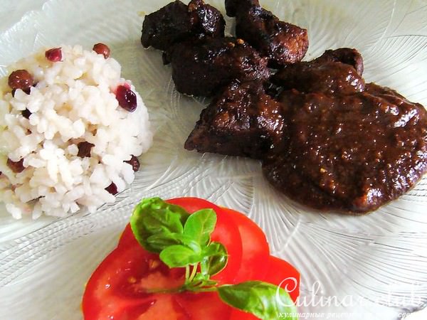 Мясо, тушенное с кисло-сладким слививо-ореховым соусом