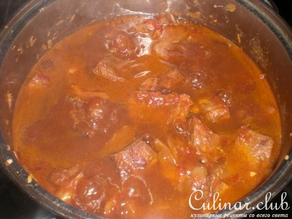 Говядина тушёная с овощами
