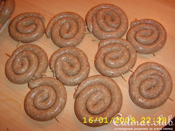 Чесночные мини-колбаски из свинины.