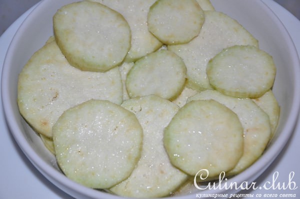 Шарлотка мясная с баклажанами