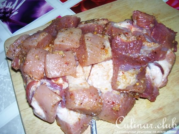 Мясо жаренное в духовке с картофелем