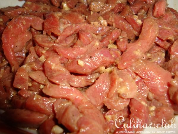 Говядина с шампиньонами,паприкой и луком( по-китайски)