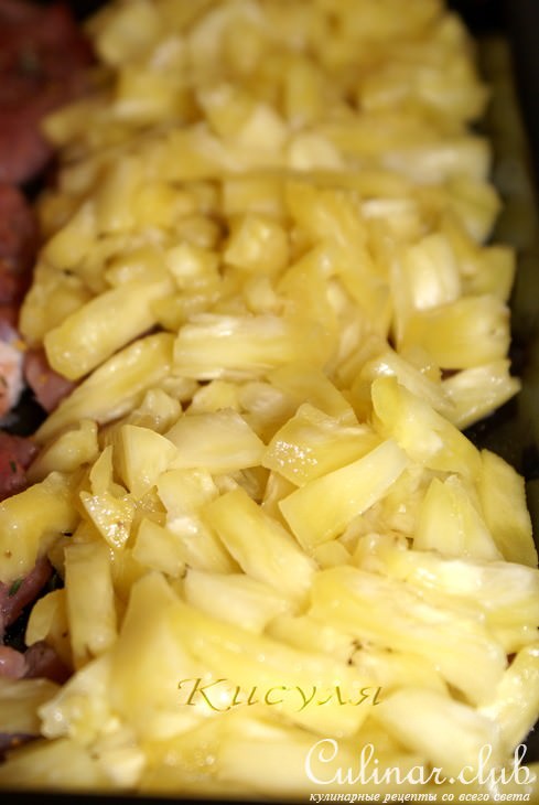 Свинина с ананасом и вишней