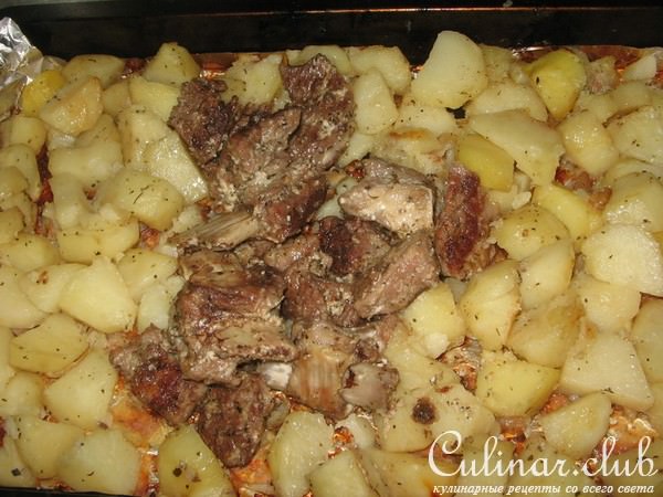 Маринованные рёбрышки запеченные с картошкой.
