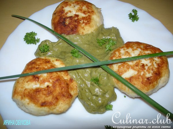 Куриные котлеты с соусом из щавеля