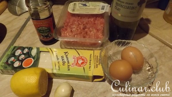 Яичная лапша в воке с фаршем и грибами
