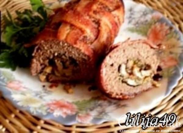 Мясной рулет в беконе