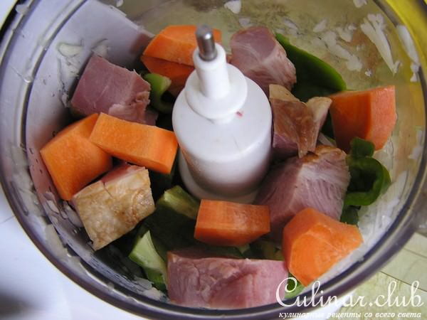 Пельмени c фаршем из курицы, ветчины и говядины