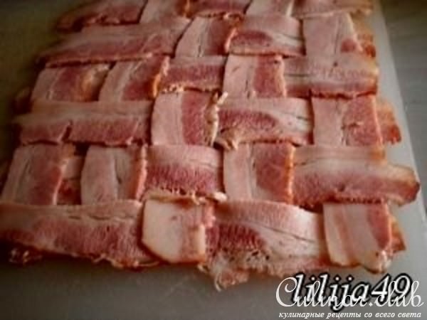 Мясной рулет в беконе