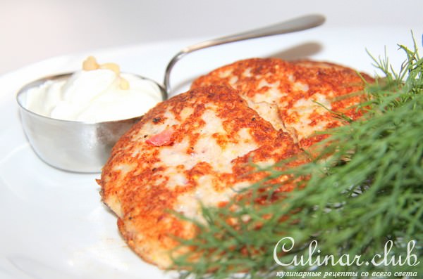 Куриные котлеты-суфле с клубникой.