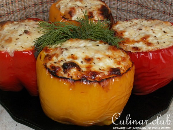 Перец,фаршированный курицей и рисом