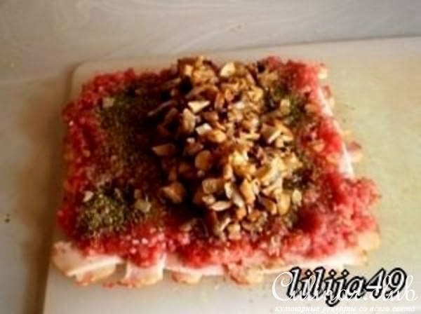Мясной рулет в беконе