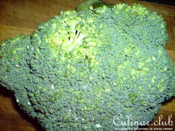 Куриная грудинка,запечённая с грибами,брокколи и миндалём