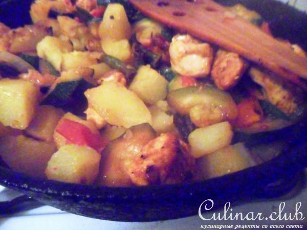 Куриное филе с паприкой и овощами