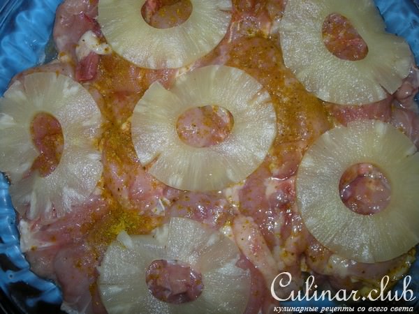 Курица с ананасами и грибами