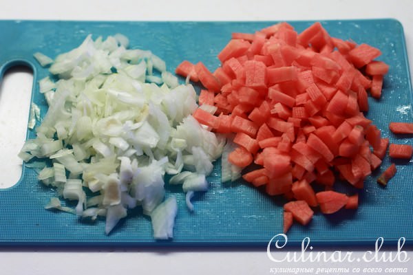 Глазированные куриные голени и жареный рис с яйцом по-кантонски