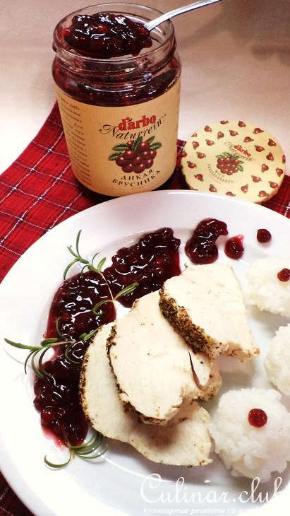 Филе цыпленка с рисовыми шариками и брусничным соусом от DARBO!