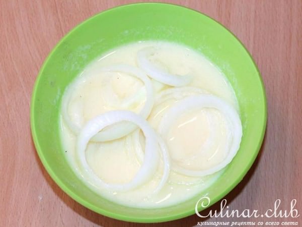 Маринованный лук в кляре с курочкой