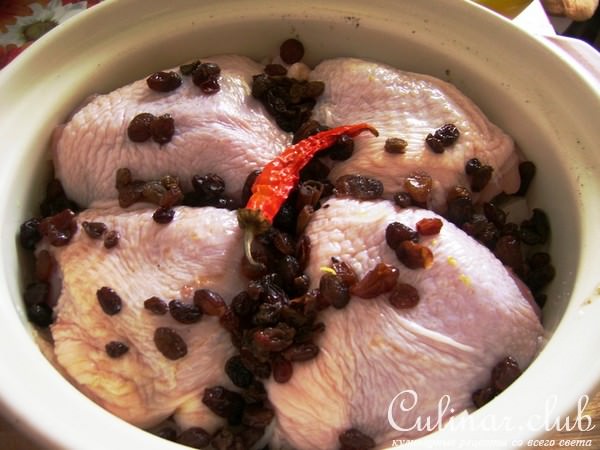 Тажин с курицей и мятным кус кусом....Нуууу- я так думаю, что тажин....