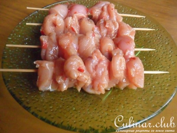 Куриные шашлычки на шпажках