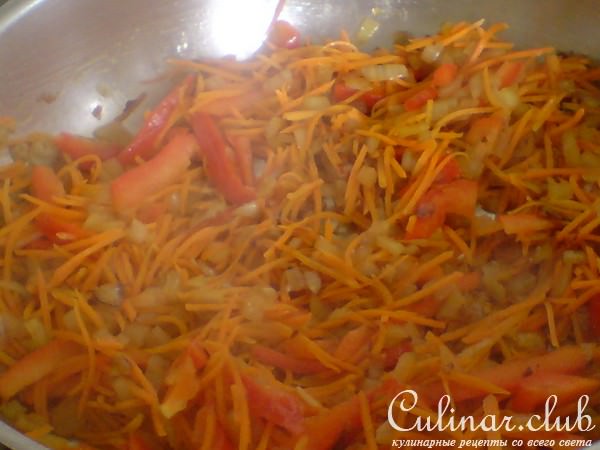 Индейка в пряном сметанном соусе с овощами