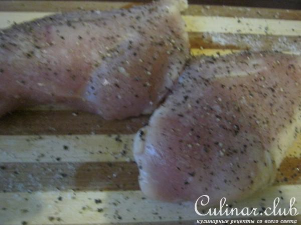 Куриная грудка с прованскими травами, томленая в молоке+ соус
