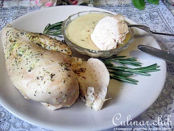 Куриная грудка с прованскими травами, томленая в молоке+ соус